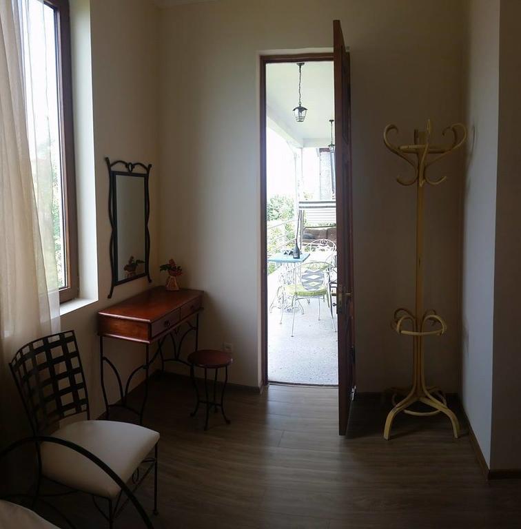 Omsi House Hotel Телави Екстериор снимка